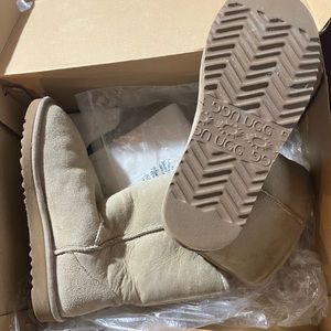 Women’s Classic Short Sand UGGs